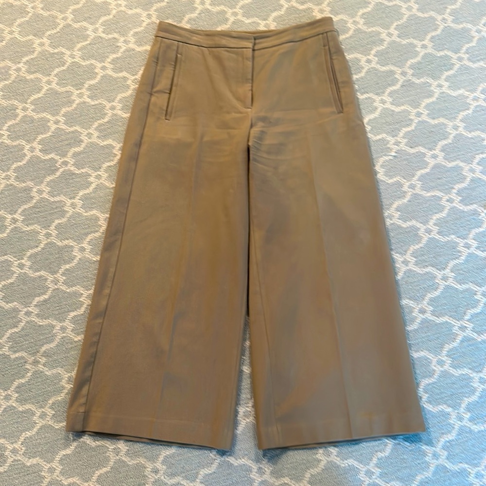Ann Taylor Size 4 Wide Legged Cropped Pants.